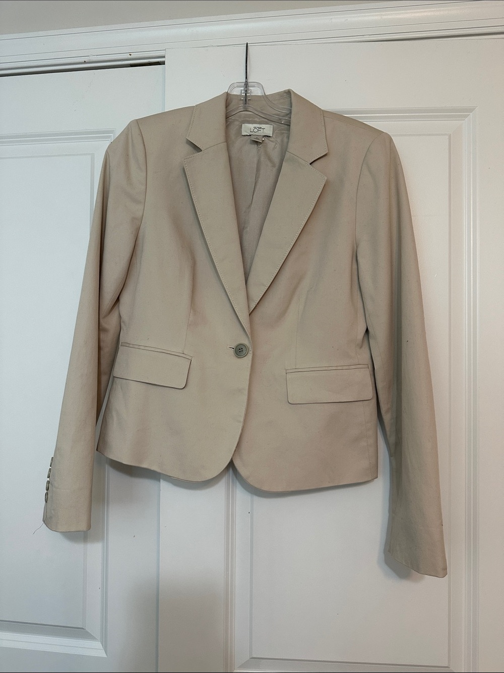 Loft sz 6 beige LOFT single-button blazer w/flap pockets excellent condition